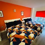 Horse & Groom Apartments