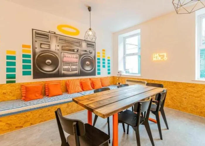 Horse & Groom Apartments